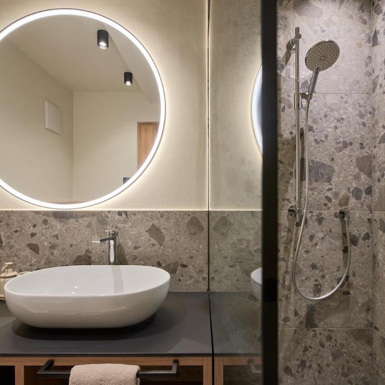 Sirena Carezza Apartments - Deluxe One-Bedroom Apartment with Garden View - 8
