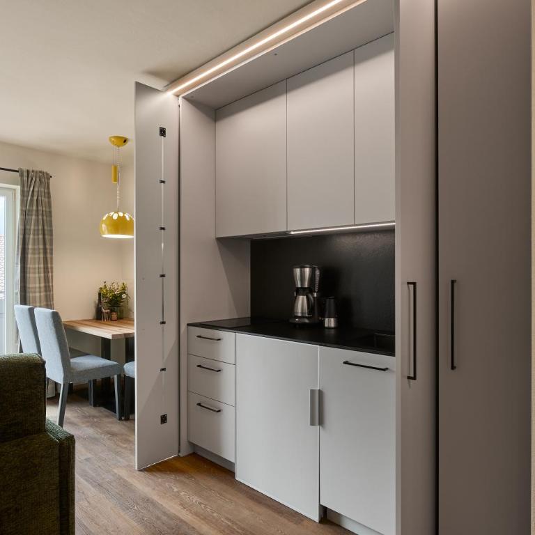 Sirena Carezza Apartments - Deluxe One-Bedroom Apartment with Garden View - 10