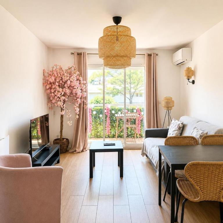 Appartement une chambre rénové avec balcon et parking - Appartement 2 Chambres - 2