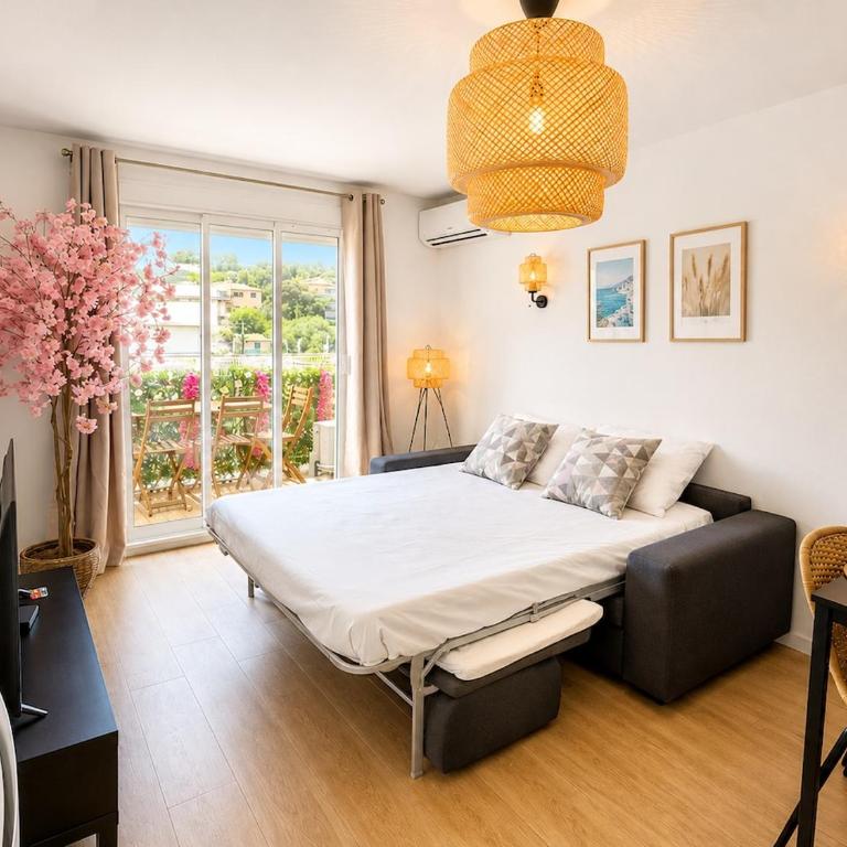 Appartement une chambre rénové avec balcon et parking - Appartement 2 Chambres - 3