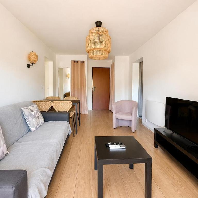 Appartement une chambre rénové avec balcon et parking - Appartement 2 Chambres - 8