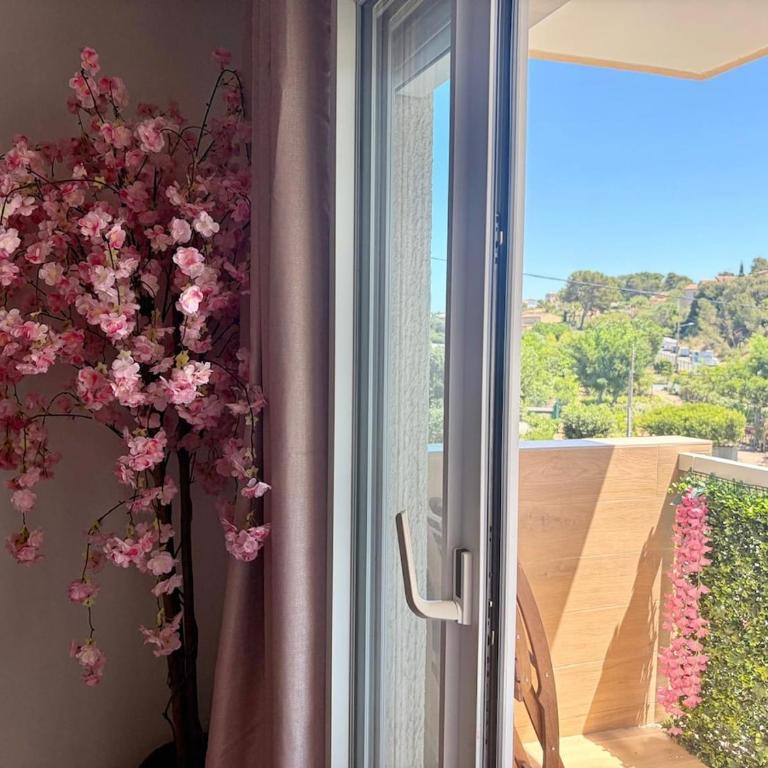 Appartement une chambre rénové avec balcon et parking - Appartement 2 Chambres - 10