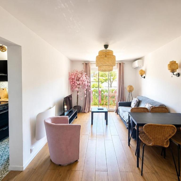 Appartement une chambre rénové avec balcon et parking - Appartement 2 Chambres - 16