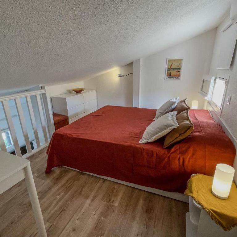 Charming studio with terrace near the beaches - Apartment - 40