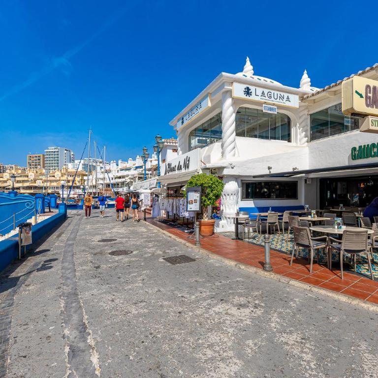 Apartment in Puerto Marina 1 min to the beach - Two-Bedroom Apartment - 4