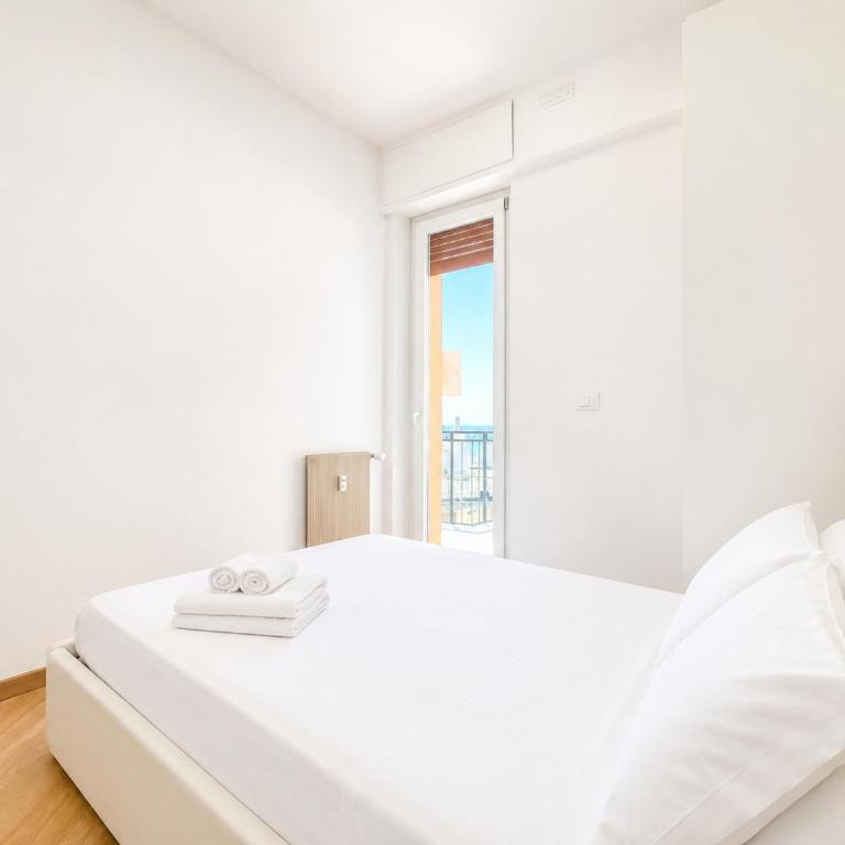 Sea View & Private Garage , 3 Bedrooms - Apartment - 13