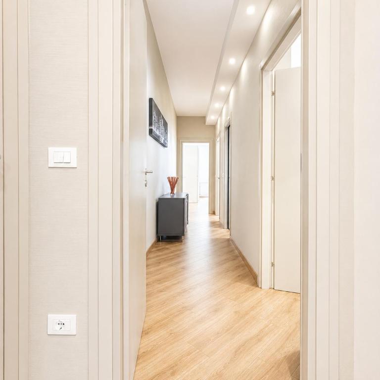 Sea View & Private Garage , 3 Bedrooms - Apartment - 11