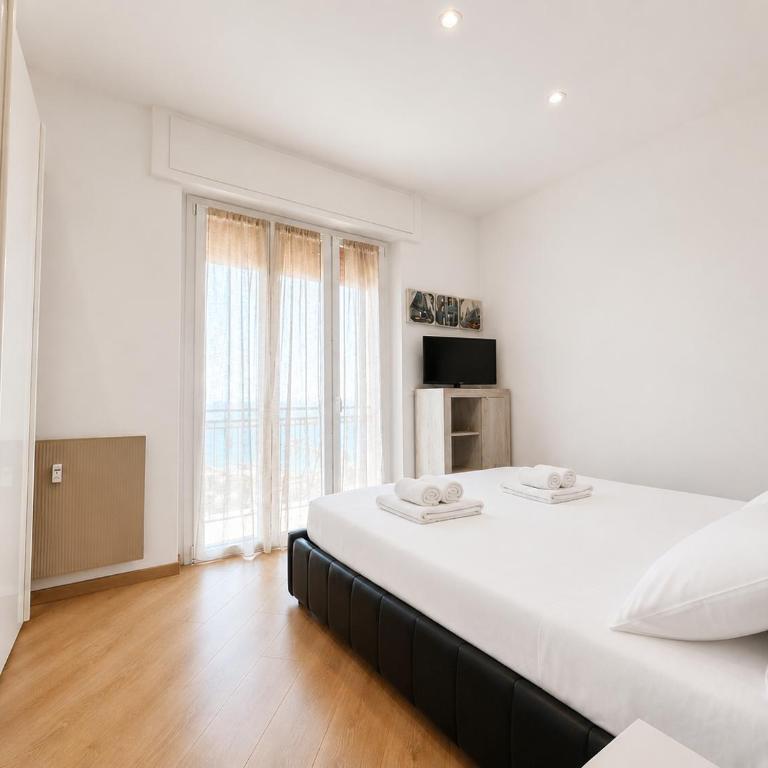 Sea View & Private Garage , 3 Bedrooms - Apartment - 1