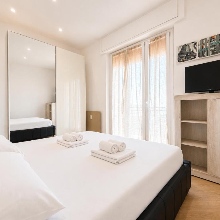 Sea View & Private Garage , 3 Bedrooms - Apartment - 19