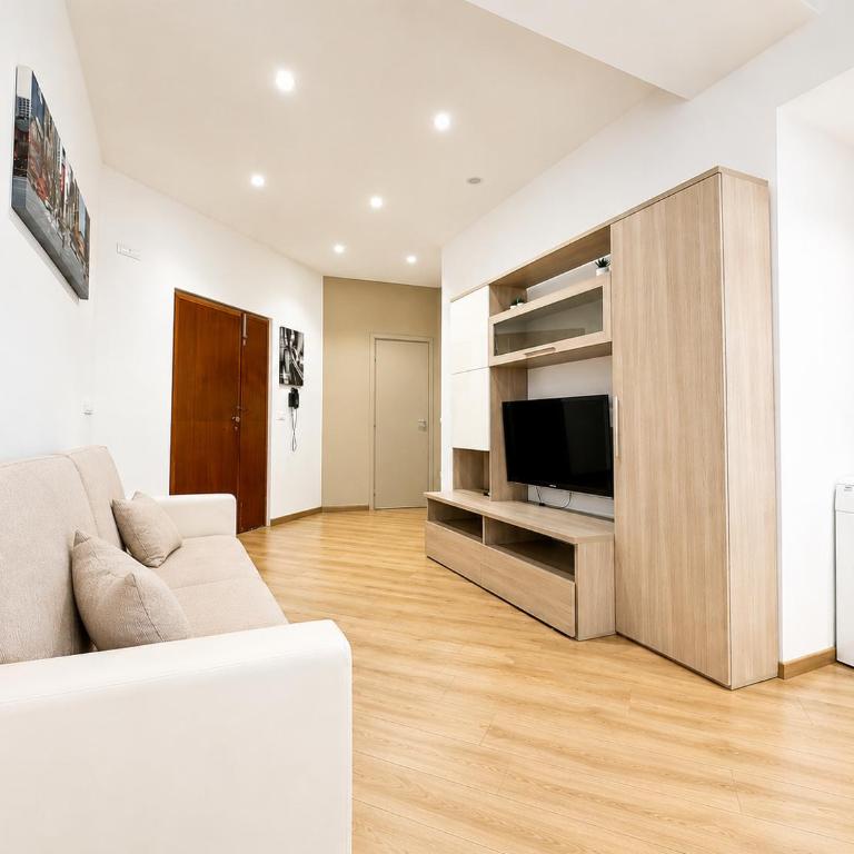 Sea View & Private Garage , 3 Bedrooms - Apartment - 6