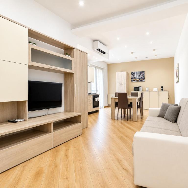 Sea View & Private Garage , 3 Bedrooms - Apartment - 2