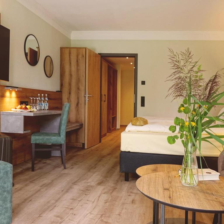 Das Allgäu - Dreibettzimmer mit Terrasse - 6