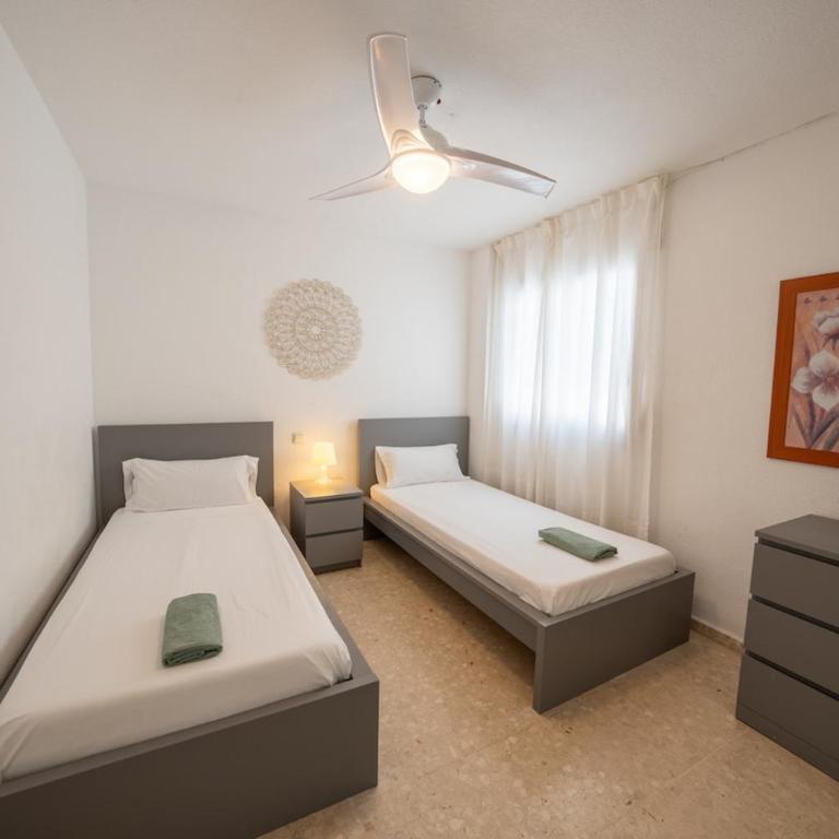 Family Holidays - La Carihuela, Piscina y Parking - Appartamento con 3 Camere da Letto - 12