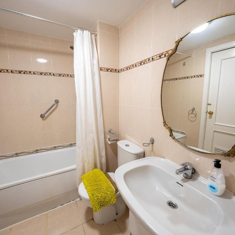 Family Holidays - La Carihuela, Piscina y Parking - Appartamento con 3 Camere da Letto - 6