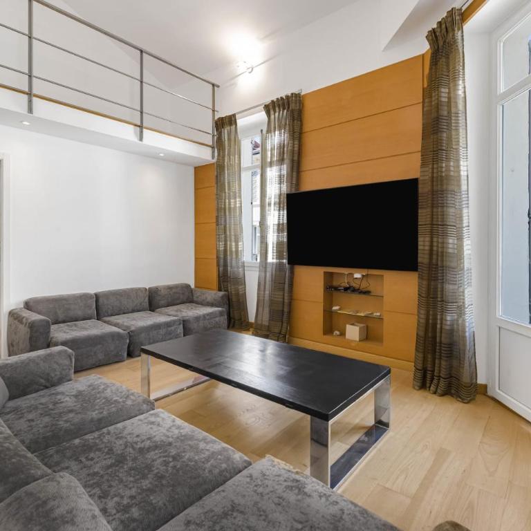 REF 2086 - Cannes Centre Spacieux avec balcon à louer - Appartement - 5