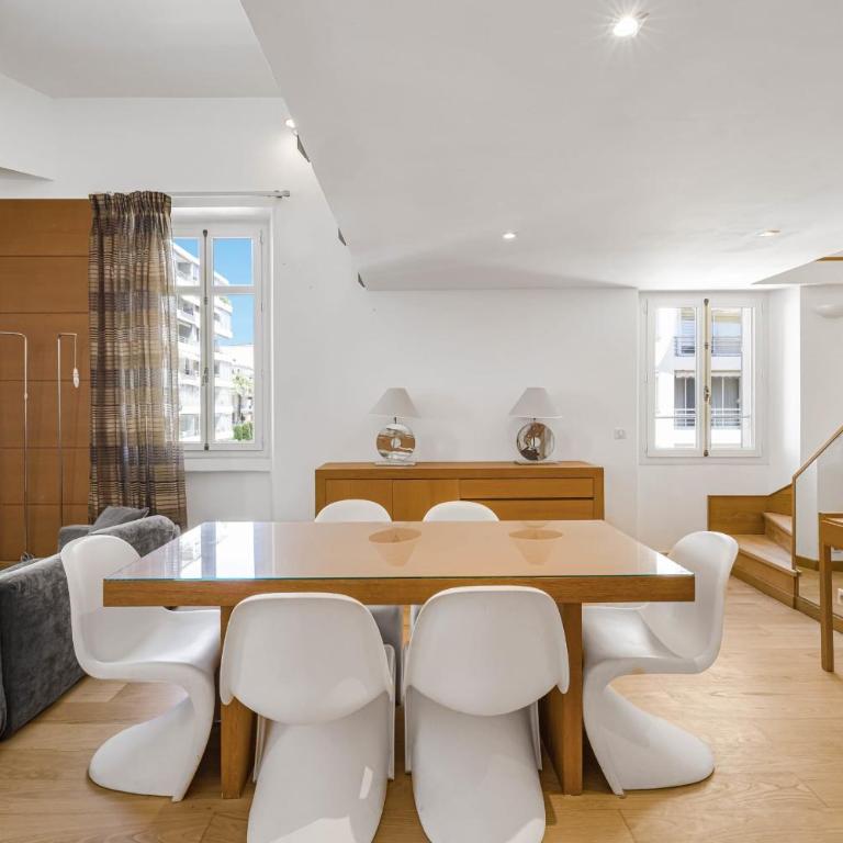 REF 2086 - Cannes Centre Spacieux avec balcon à louer - Appartement - 6