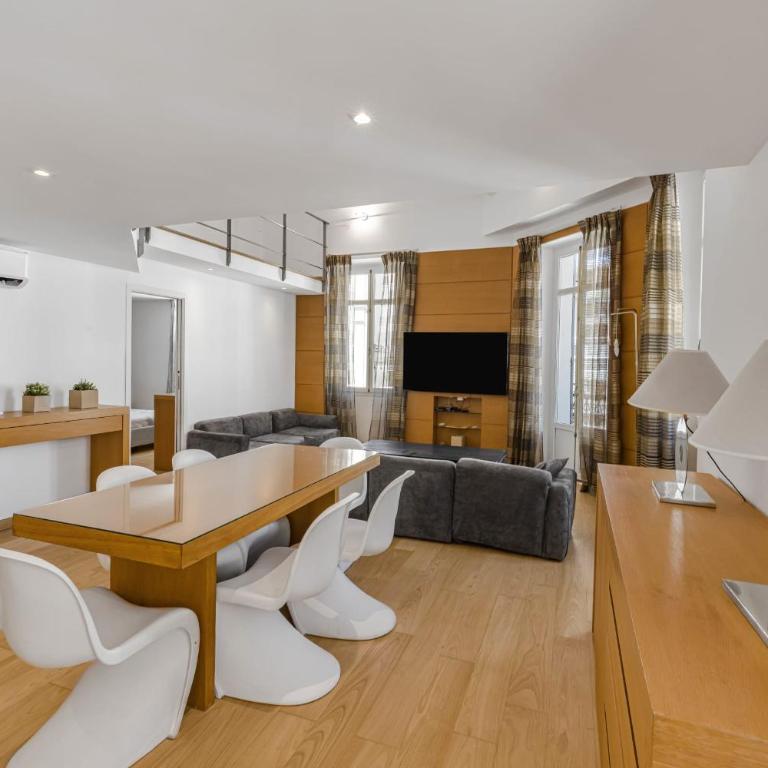 REF 2086 - Cannes Centre Spacieux avec balcon à louer - Appartement - 7