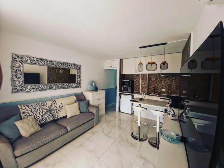 Canarian blue Suite tropical garden view & Pool - Apartamento de 1 dormitorio - 4