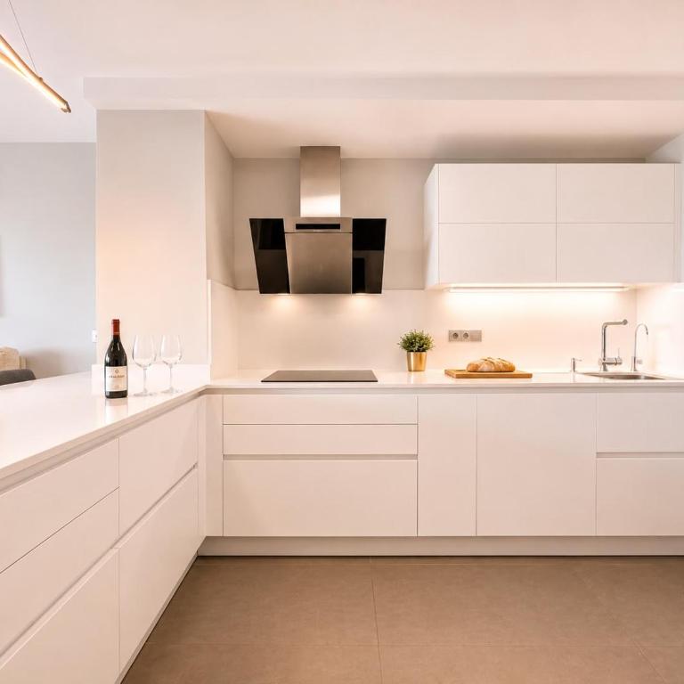 LC Luxury Apartment Terrace & Private Parking - Apartment mit 2 Schlafzimmern, einem Balkon und Meerblick - 9