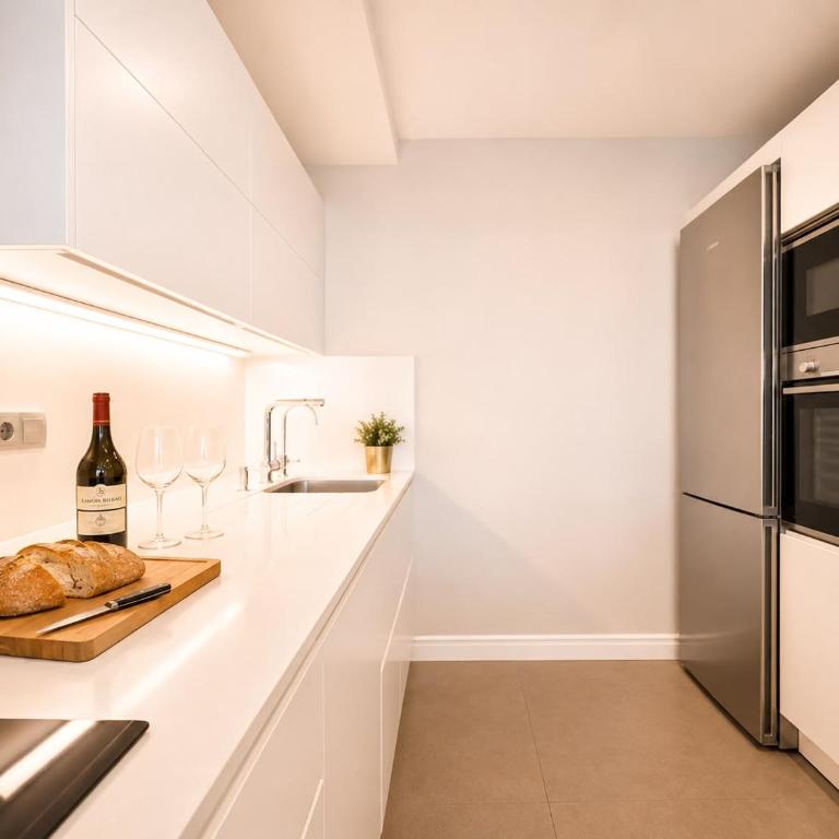 LC Luxury Apartment Terrace & Private Parking - Apartment mit 2 Schlafzimmern, einem Balkon und Meerblick - 10