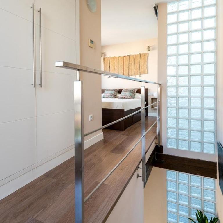 Duplex Trajano Estupenda Terraza - Apartamento de 1 dormitorio - 10