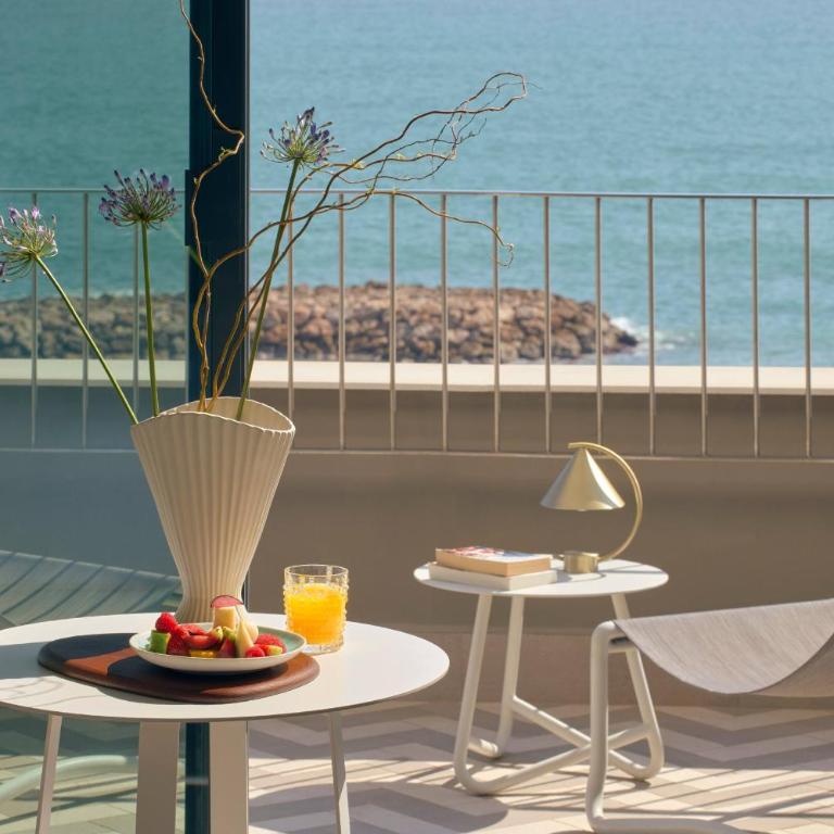 ME by Meliá Sitges Terramar - Habitación Superior ME + con vistas al mar y bañera - 3