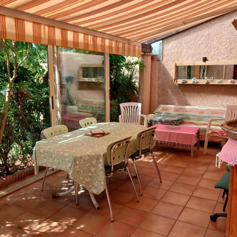 Vacances Méditerranée T2 dans aile de villa - Maison 1 Chambre - 2
