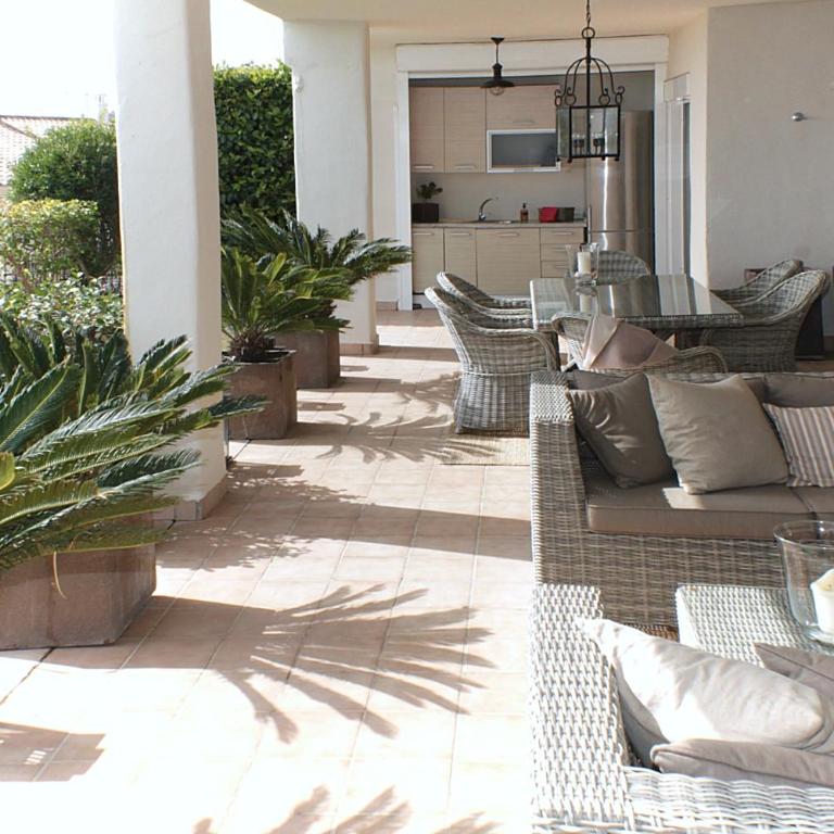 Garden App. Golf at Sea Estepona - Three-Bedroom Apartment with Water View - 17