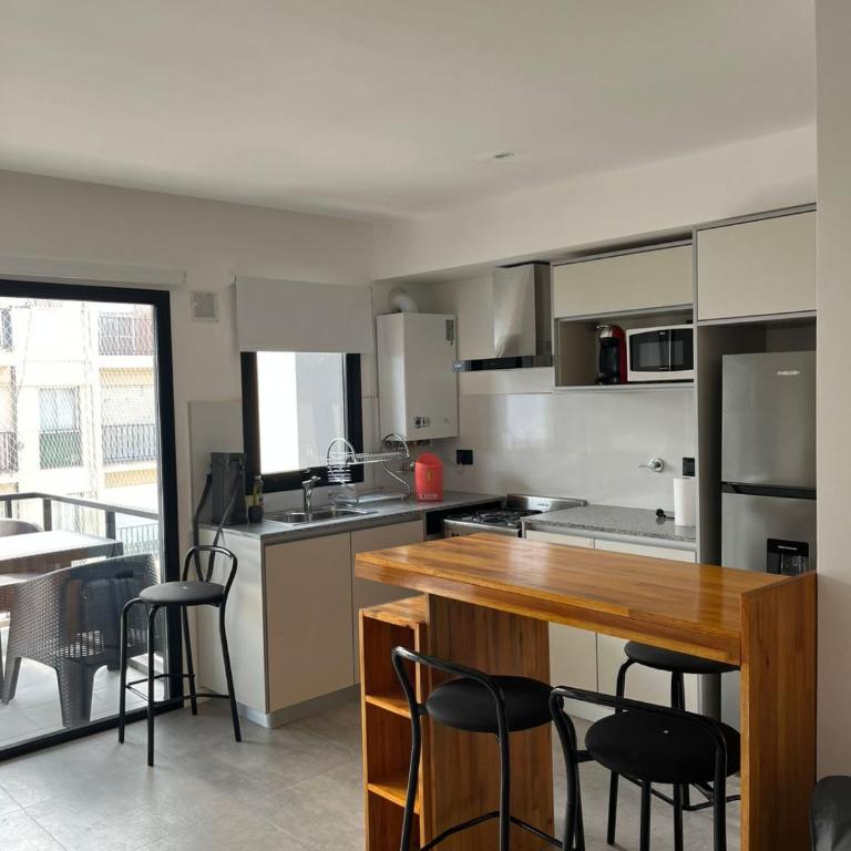 Departamento con Cochera en zona Aldrey Guemes - Apartamento de 1 dormitorio - 1