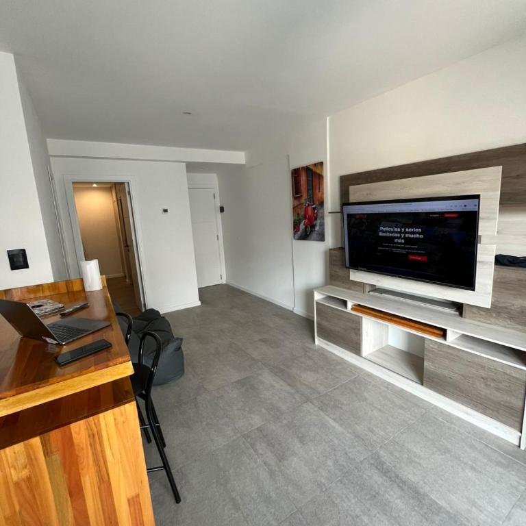 Departamento con Cochera en zona Aldrey Guemes - Apartamento de 1 dormitorio - 2