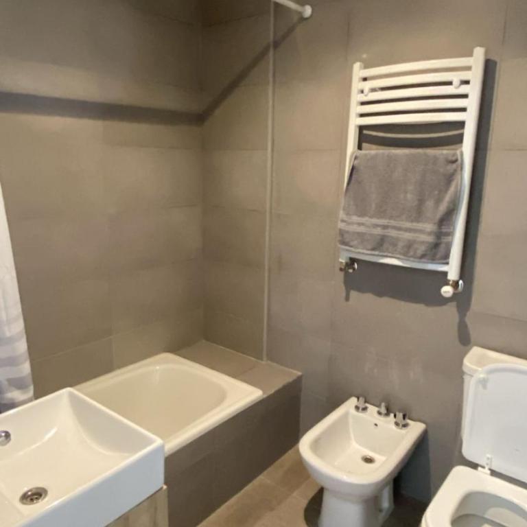 Departamento con Cochera en zona Aldrey Guemes - Apartamento de 1 dormitorio - 3