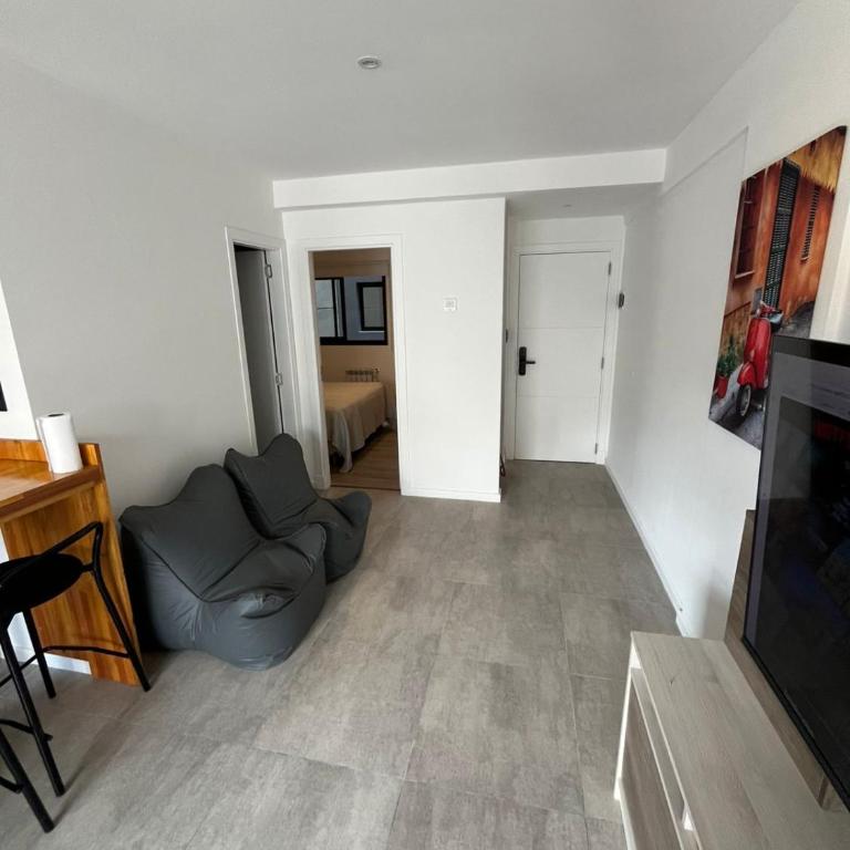 Departamento con Cochera en zona Aldrey Guemes - Apartamento de 1 dormitorio - 11
