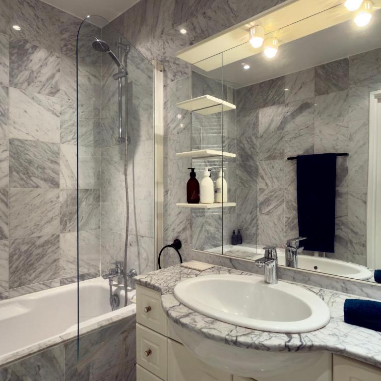 Chic and Spacious 2 rooms -Near Champs-Élysées - Victor Hugo - Appartement 1 Chambre - 7