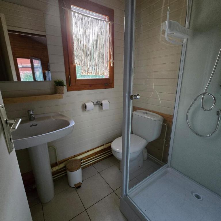 Chalet tout confort dans parc de loisirs arboré et piscine - Chalet 1 Chambre - 9