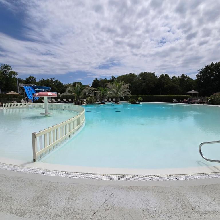 Chalet tout confort dans parc de loisirs arboré et piscine - Chalet 1 Chambre - 2