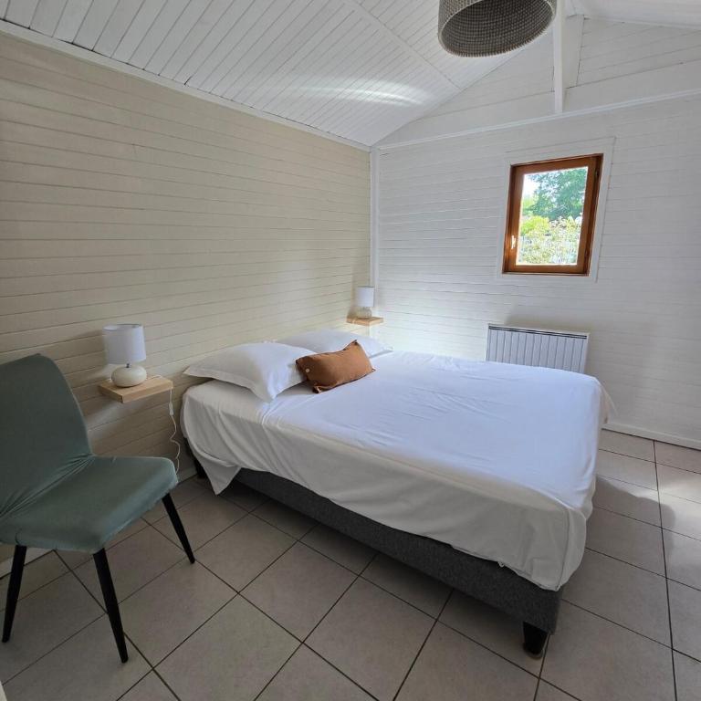 Chalet tout confort dans parc de loisirs arboré et piscine - Chalet 1 Chambre - 16