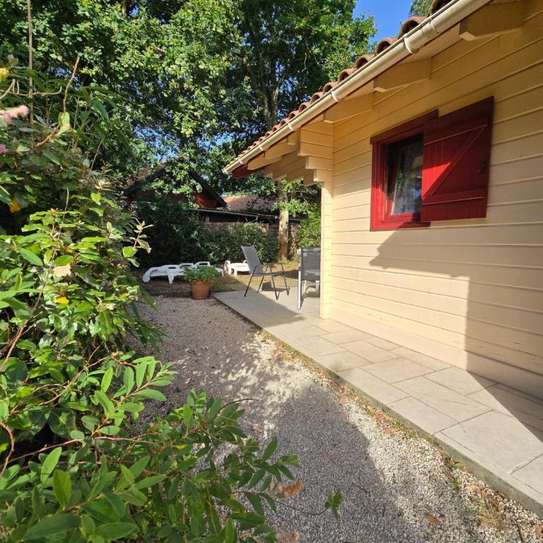 Chalet tout confort dans parc de loisirs arboré et piscine - Chalet 1 Chambre - 12
