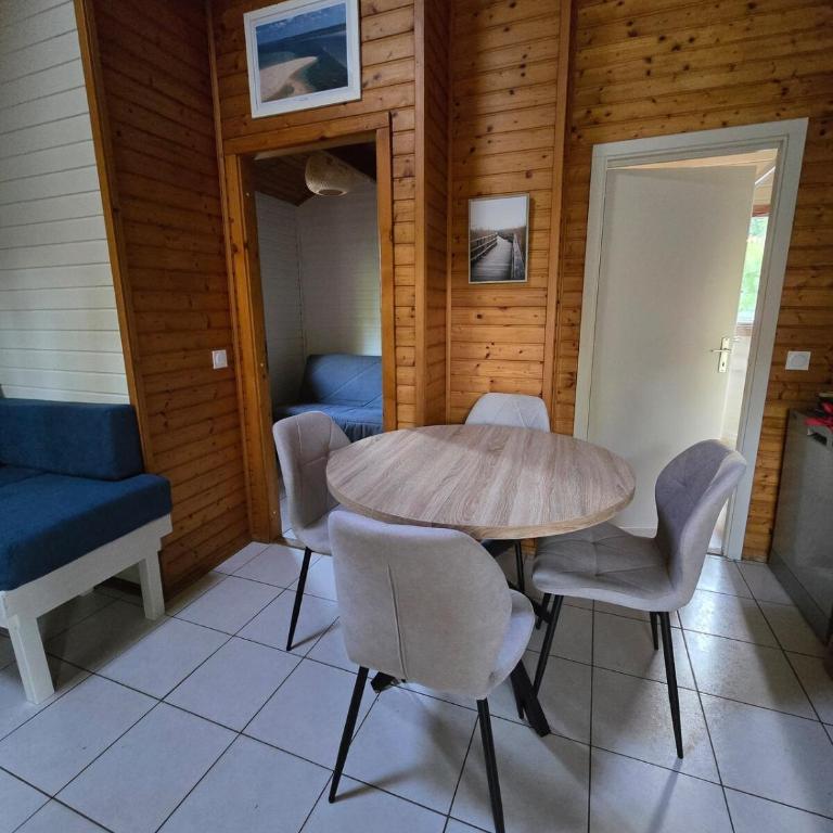 Chalet tout confort dans parc de loisirs arboré et piscine - Chalet 1 Chambre - 13