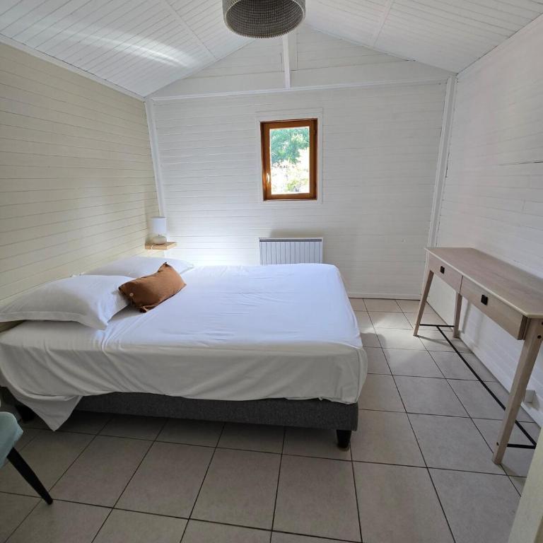 Chalet tout confort dans parc de loisirs arboré et piscine - Chalet 1 Chambre - 7
