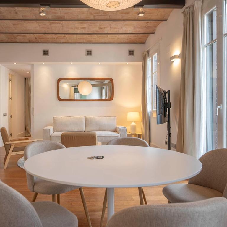 You Stylish Uptown Barcelona Apartments - Two-Bedroom Apartment with Balcony - 2