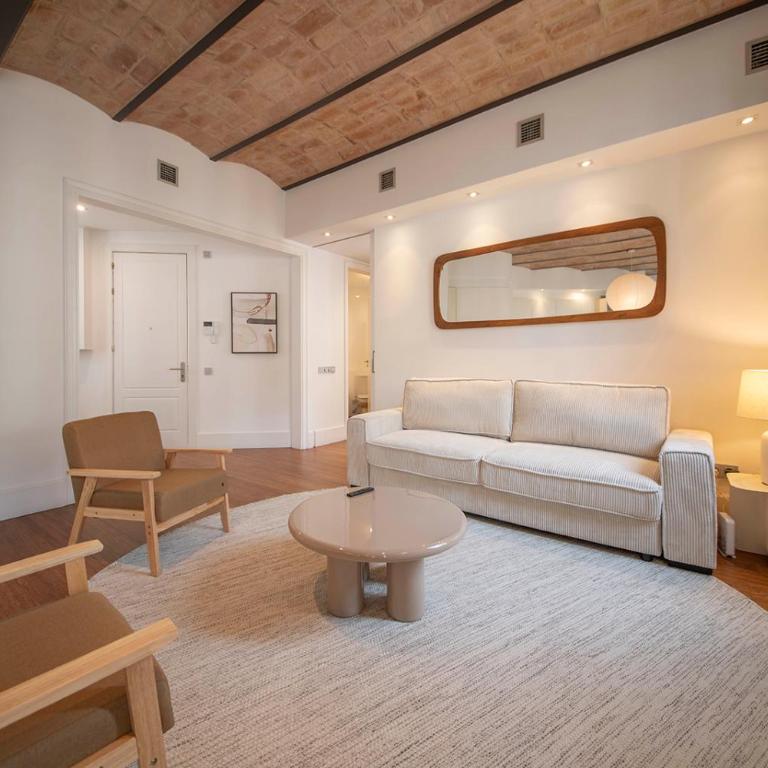You Stylish Uptown Barcelona Apartments - Two-Bedroom Apartment with Balcony - 17