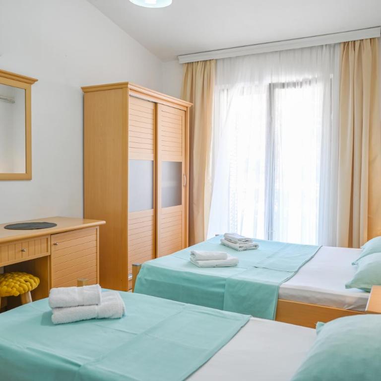 Guesthouse Elsa - Triple Room with Sea View - 9