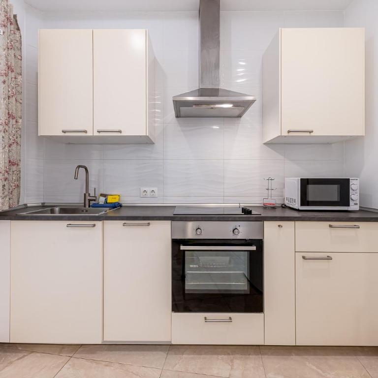 797 HOLIDAY RENTALS- Apartamento dentro de Puerto Marina-Playa a 1 min - Apartment - Ground Floor - 4
