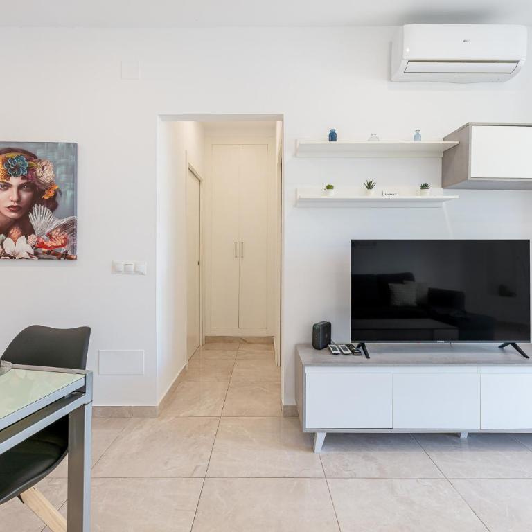 797 HOLIDAY RENTALS- Apartamento dentro de Puerto Marina-Playa a 1 min - Apartment - Ground Floor - 6