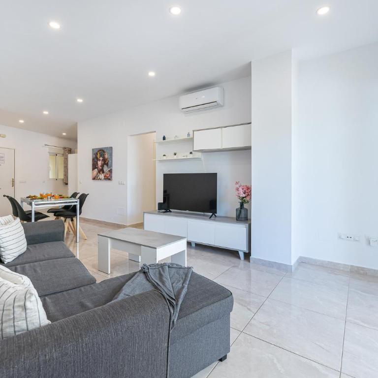 797 HOLIDAY RENTALS- Apartamento dentro de Puerto Marina-Playa a 1 min - Apartment - Ground Floor - 8