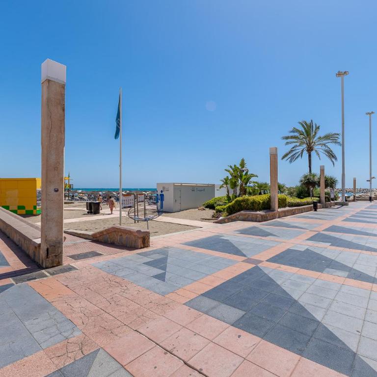 797 HOLIDAY RENTALS- Apartamento dentro de Puerto Marina-Playa a 1 min - Apartment - Ground Floor - 24