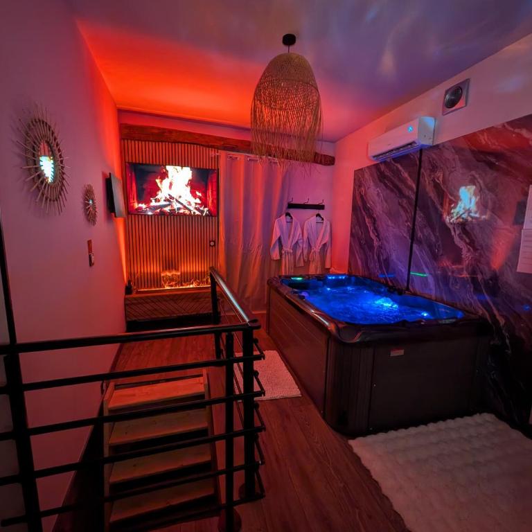 Loveroom Romantique avec Spa et Secret Room - A proximité des Lacs - La Mure - Appartement 1 Chambre - 2