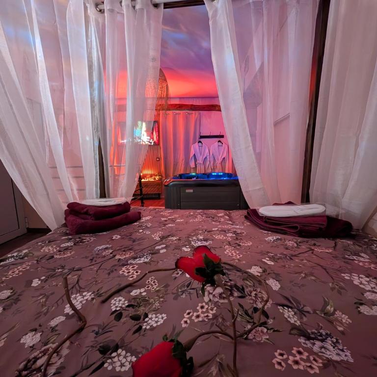 Loveroom Romantique avec Spa et Secret Room - A proximité des Lacs - La Mure - Appartement 1 Chambre - 27