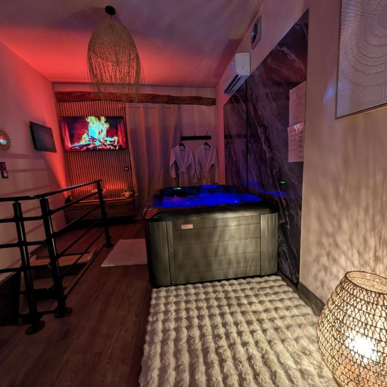 Loveroom Romantique avec Spa et Secret Room - A proximité des Lacs - La Mure - Appartement 1 Chambre - 29
