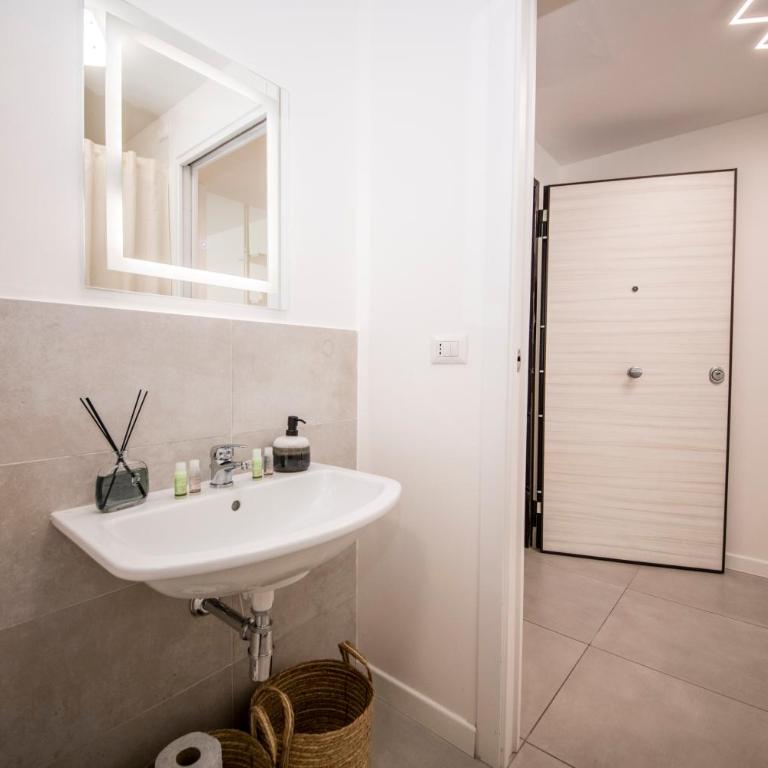 Ponti Cozy Apartment - Private Parking available, Near Navigli, Romolo Metro and Duomo - Appartamento Superior - 38